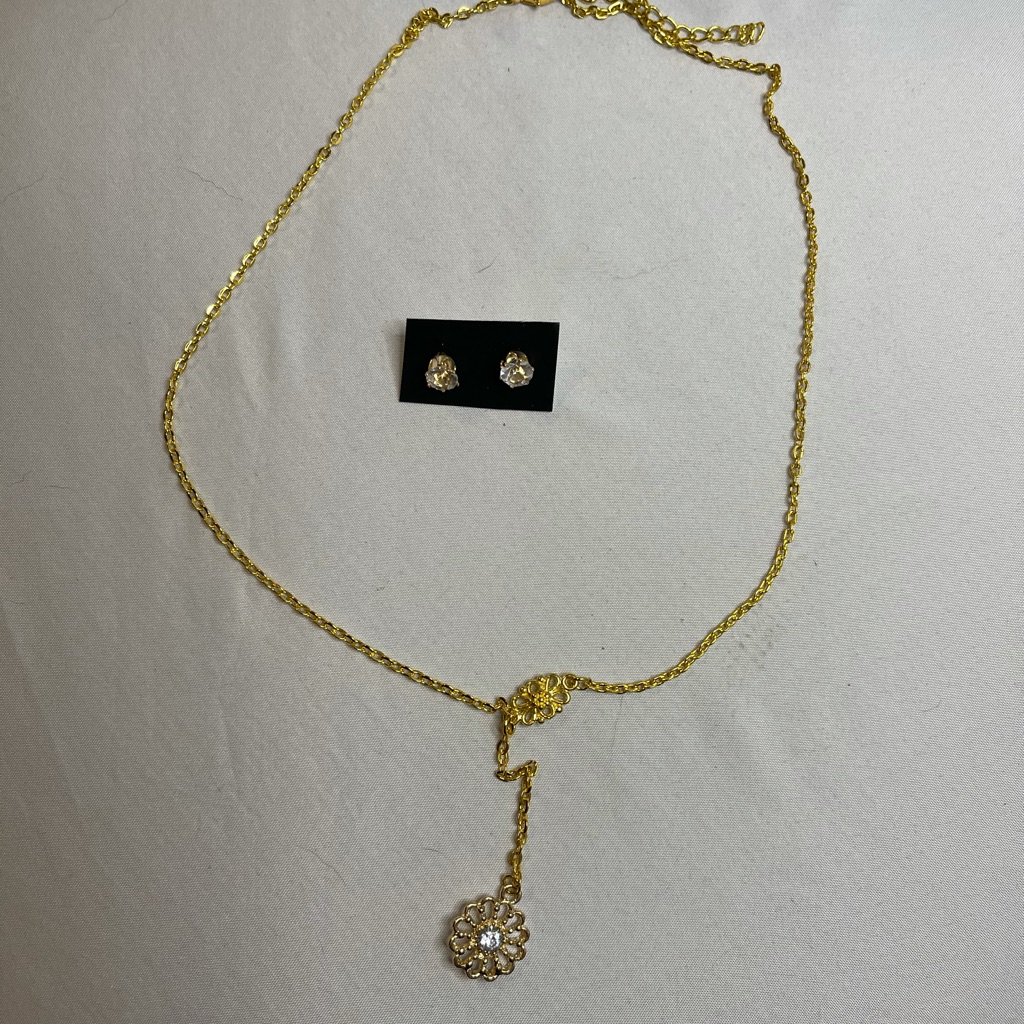 Gold Tone Lariat Necklace W/ Stud Earrings
